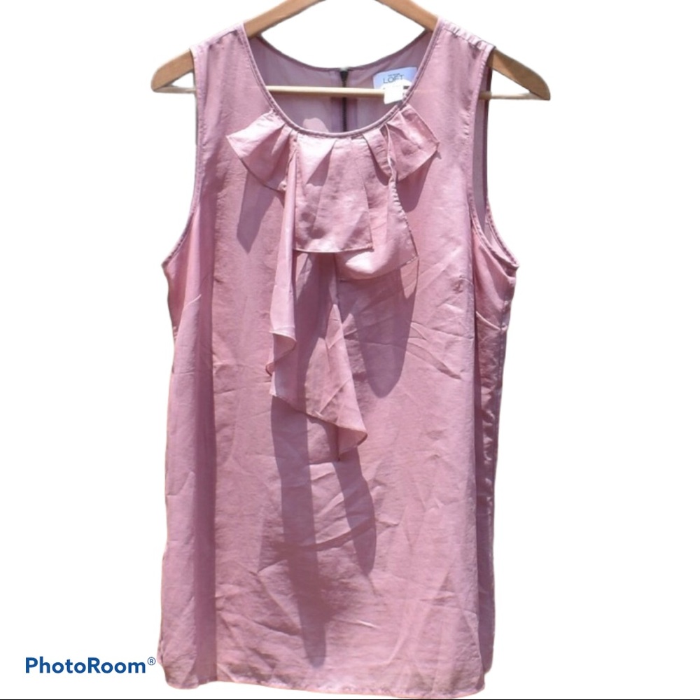 Pretty, silky lavender purple career sleeveless top with neckline detail size m
